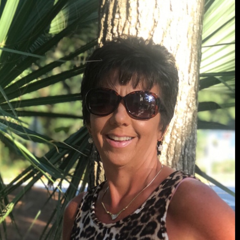 Meet your Posher, Charis